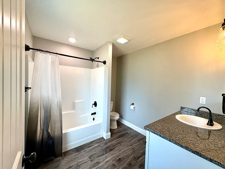 901 N Hall St — Photo 13