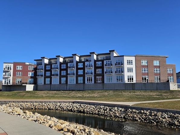 120 Twin Steeples Cir NE UNIT 208, Dyersville, IA 52040