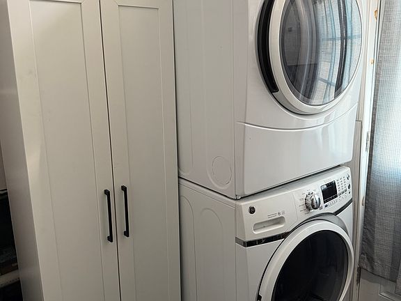 Washer/dryer with plenty of storage