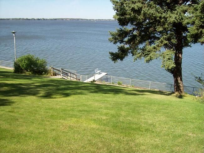 1st image of 424 S Lake Dr