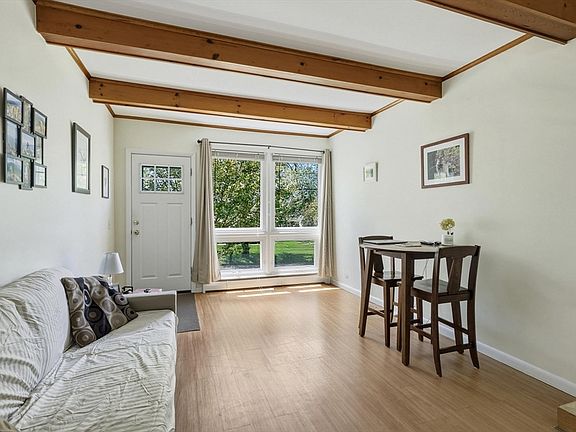 5th image of 16 Saybrook Cir