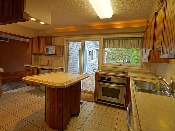 5th image of 203 Northwood Dr