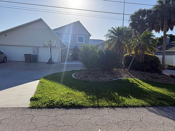 2nd image of 3729 SE 6th Ave