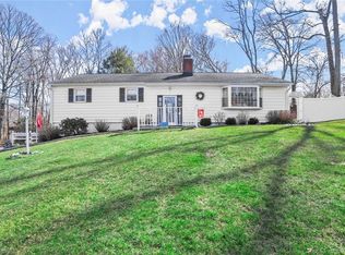 43 Grandview Dr, Trumbull, CT 06611