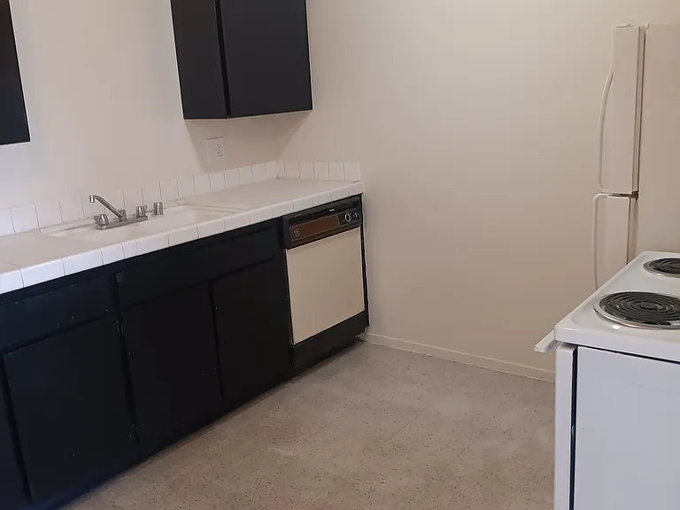 VICTORIA PARK APARTMENTS — Photo 28