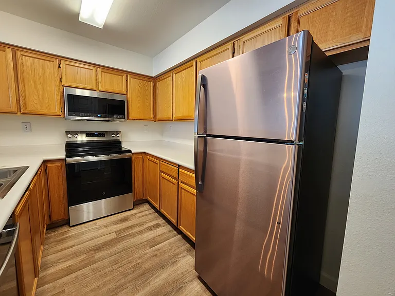 539 Torrey Pine Ln — Photo 12