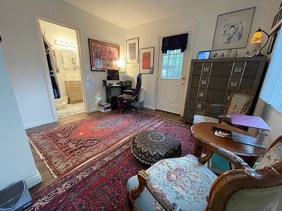 1st image of 4928 Woodley Ave #0