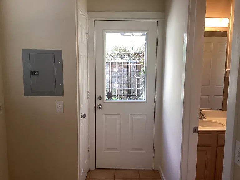 204 Roosevelt Ter — Photo 25