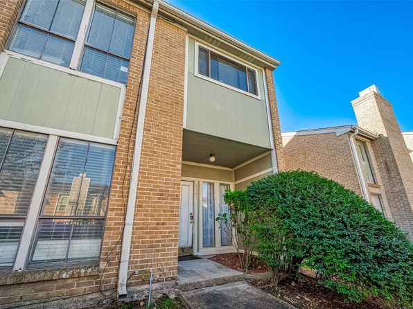 8267 Wednesbury Ln, Houston, TX 77074