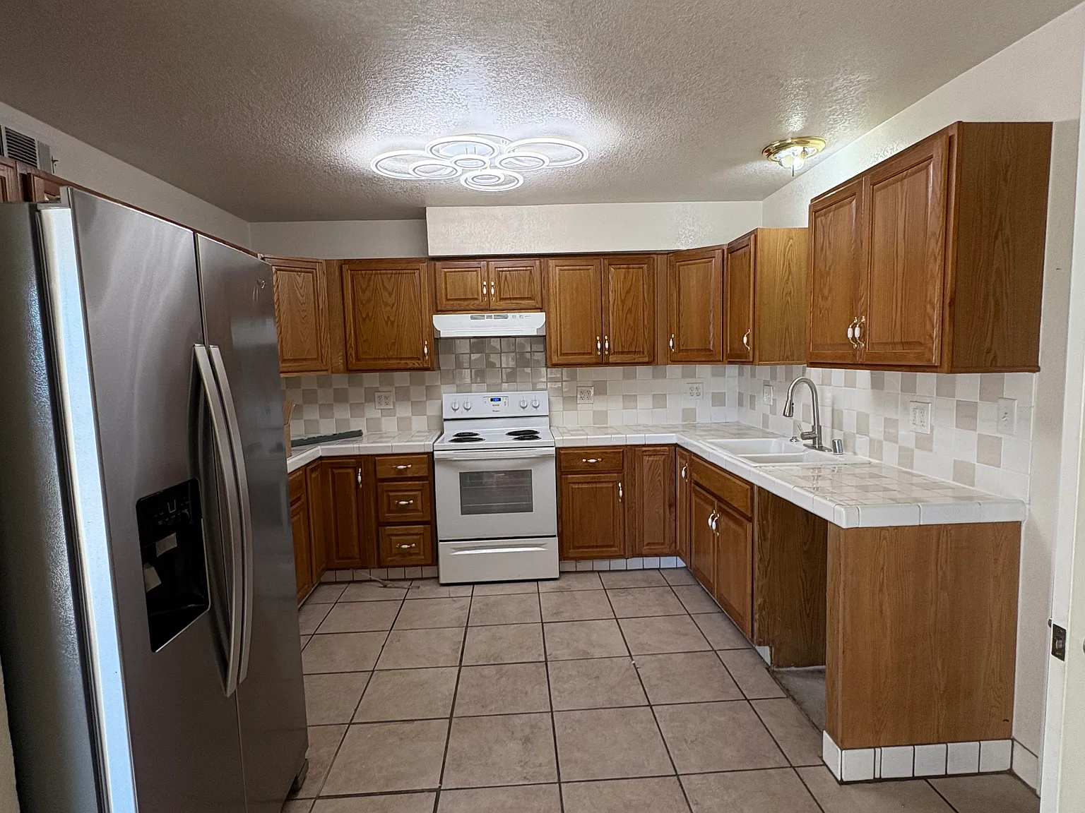 3 bed, 1250 sqft, $2,100 — Photo 2