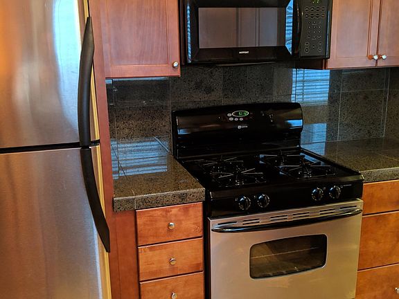 3rd image of 517 San Vicente Blvd APT B