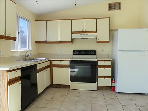5th image of 18331 Cortland Ave