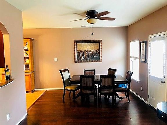 3rd image of 111 Heritage Ct