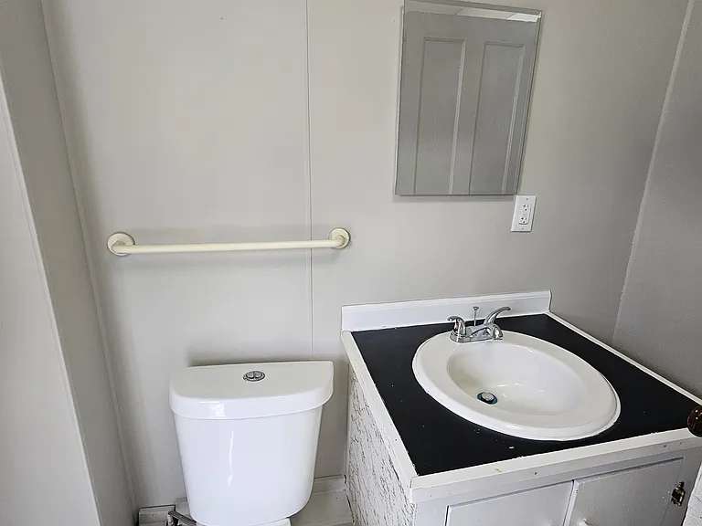 16 Hallock Ave #2A — Photo 2