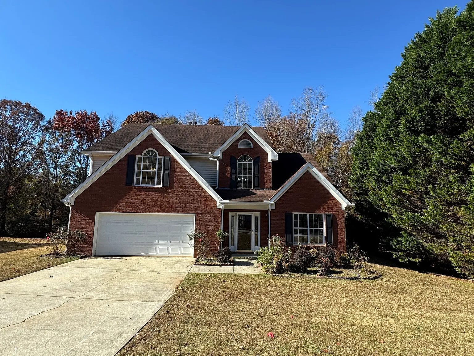 4 bed, 2.5 bath, 2527 sqft, $2,750 — Photo 2