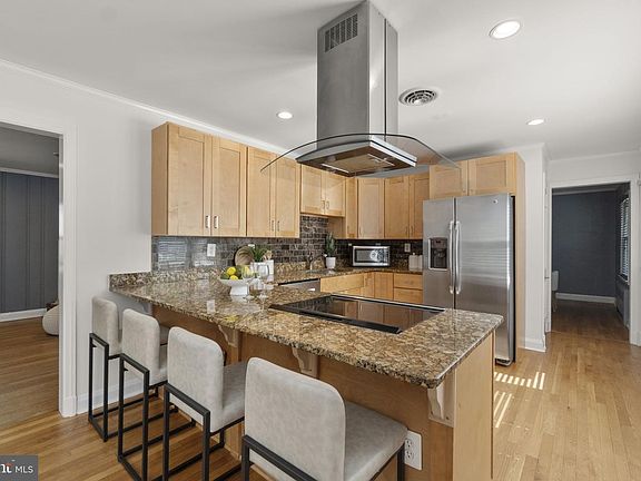 3rd image of 9019 Purdy Ln
