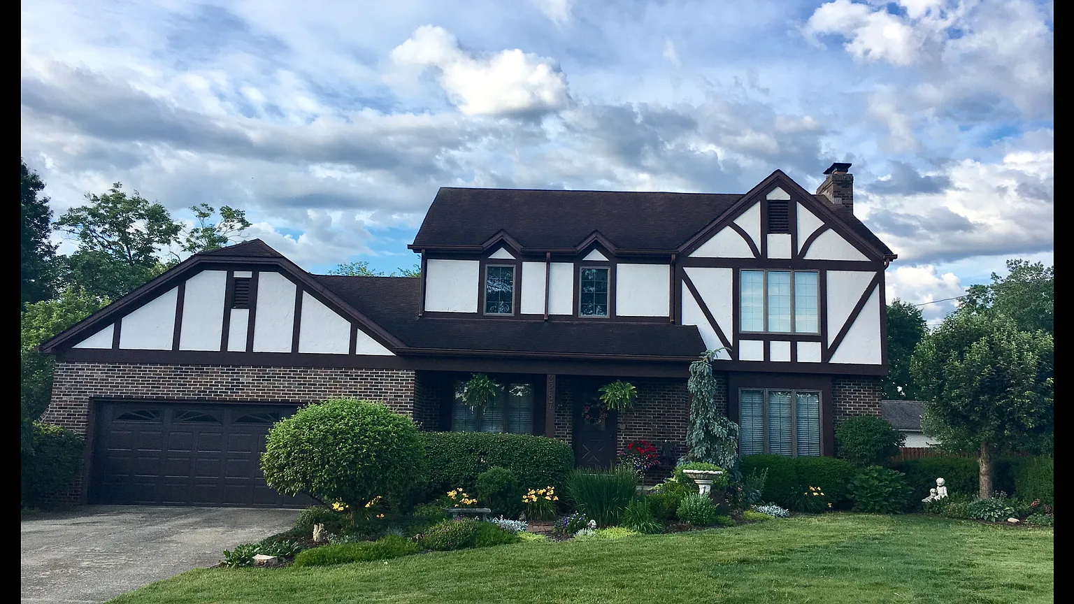 2287 Country Ln photo 1