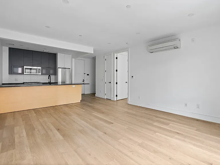 2490 3rd Ave #5A — Photo 9