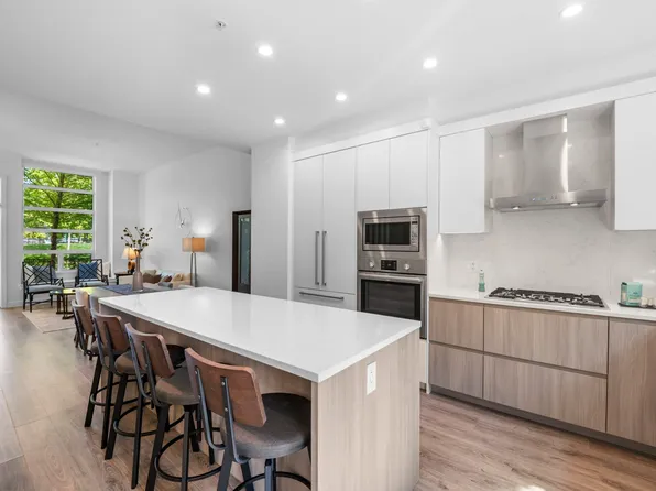 2060 Curling Rd #153, North Vancouver, BC V7P 0E1