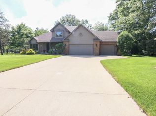1466 Sky Line Dr, Stevens Point, WI 54482