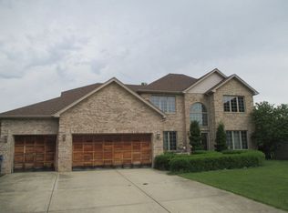 300 E Sleepy Hollow Ln, Addison, IL 60101