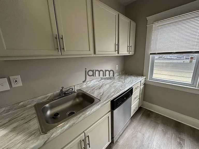 3026 Monroe Ave — Photo 6