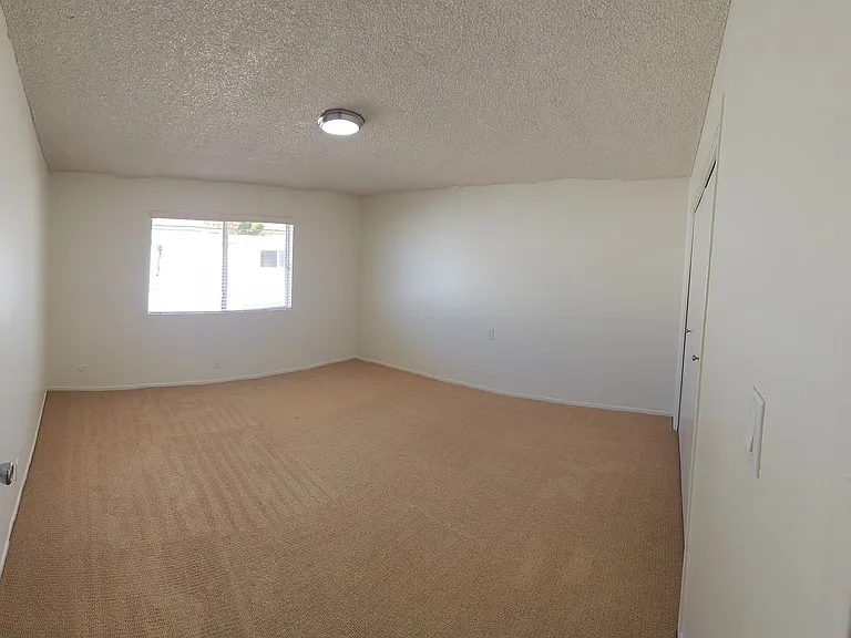 135-153 S Hemlock St — Photo 35