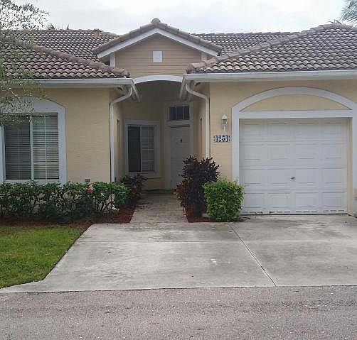 1st image of 4254 SW 10th Pl