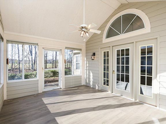 5th image of 347 Bear Woods Dr