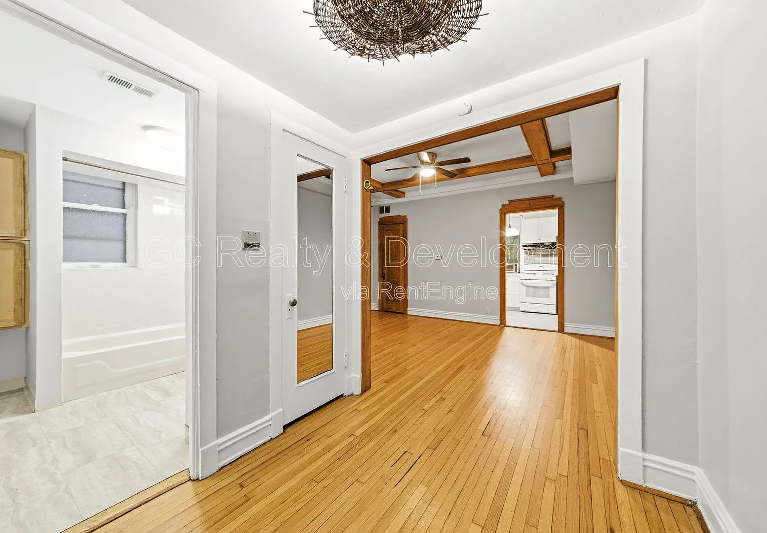 2 bed, 1.0 bath, 1000 sqft, $2,095 — Photo 2