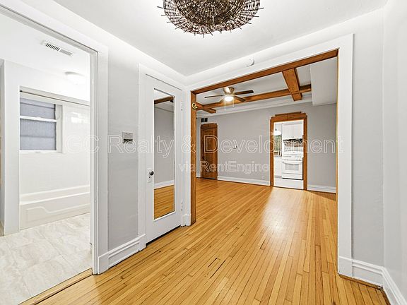 2nd image of 941 E Hyde Park Blvd Unit 1