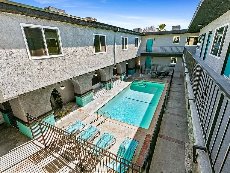 Woodley 34 — Photo 1
