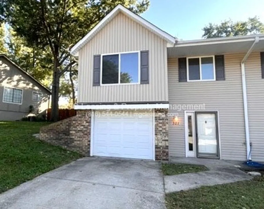 321-323 NW Gibson Rd