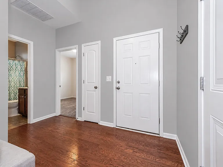 1015 Albany Park Dr — Photo 4