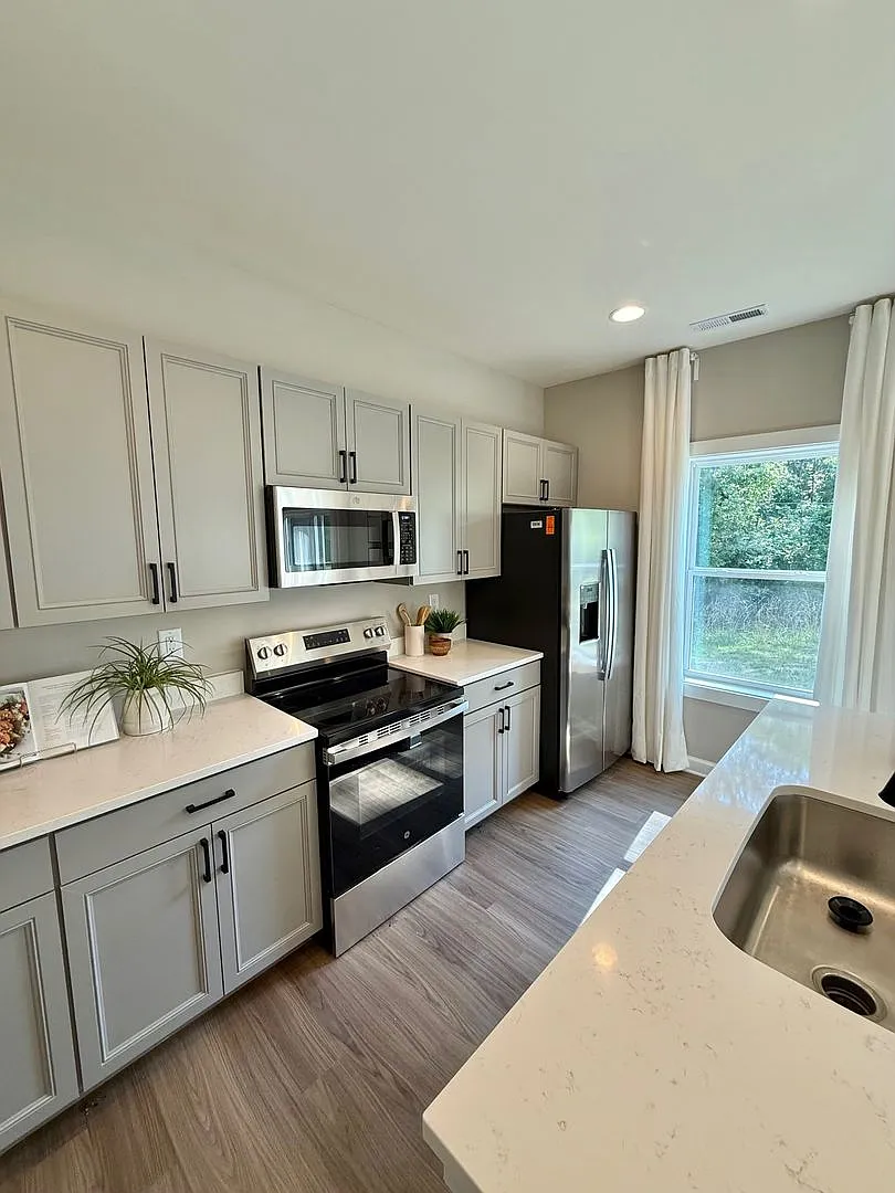 3 BR/2.5BA | Newly Renovated Single Family Home | 2-Car Garage Parking | — Photo 4