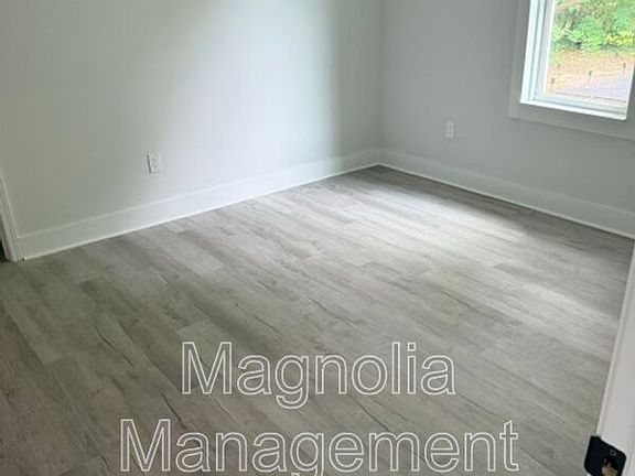 5th image of 724 John St