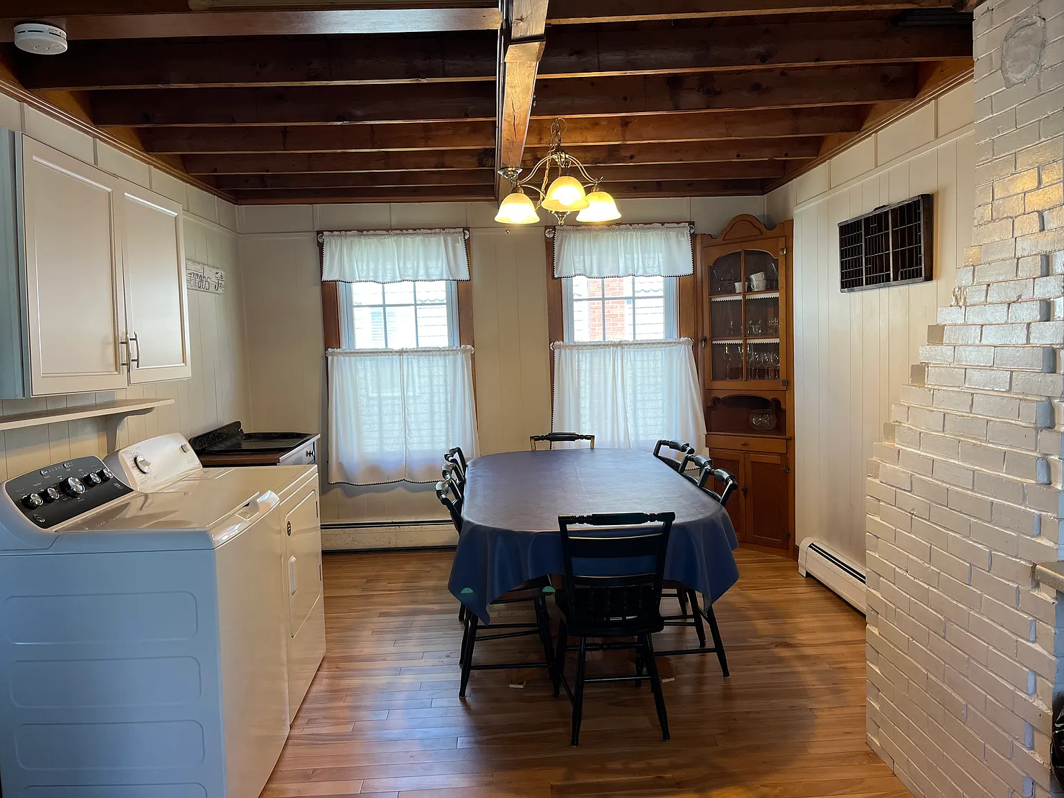 4 bed, 1.5 bath, 1734 sqft, $2,500 — Photo 4