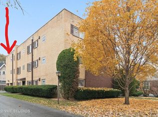 90 E Burlington St APT 3N, Riverside, IL 60546