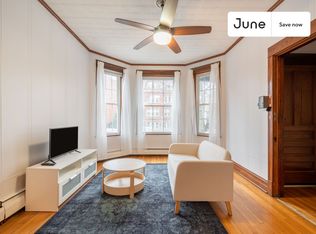 2925 N Sacramento Ave, Chicago, IL 60618
