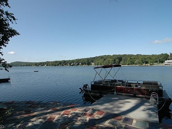 2nd image of 1203 Lakeside Dr E
