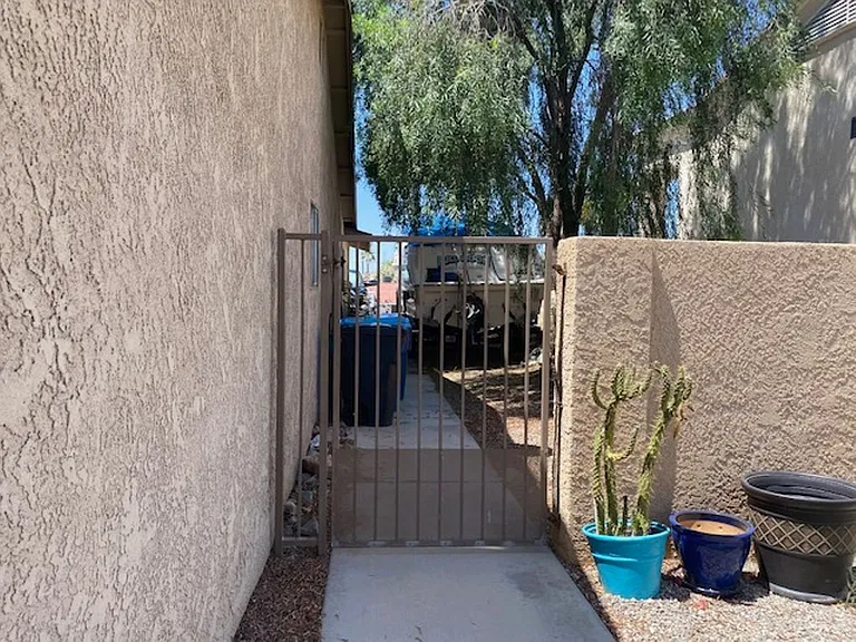 2592 Beverly Glen Dr — Photo 4