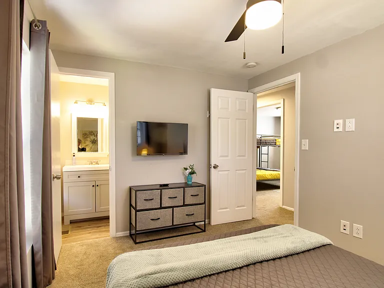 401 E Fort Worth St — Photo 9