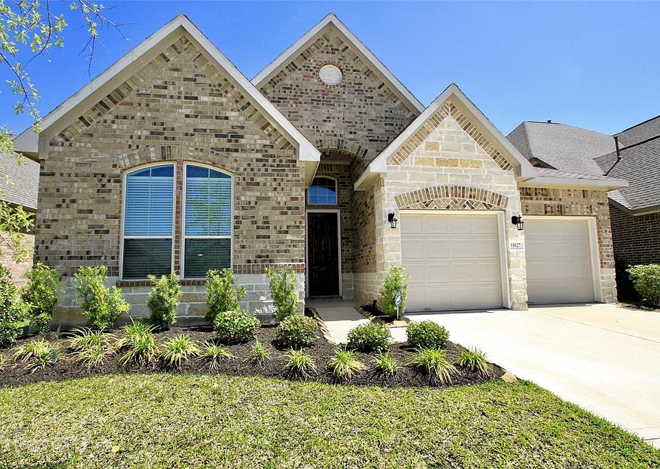 Like-new 1.5 Story offers a fabulous open concept, four bedrooms plus four baths with a game room/flex room upstairs that includes a full bath!