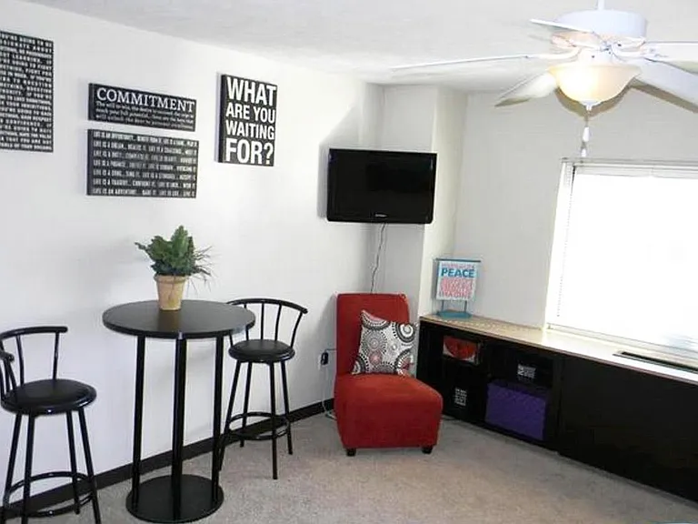 Capitol Hill Apartments — Photo 6