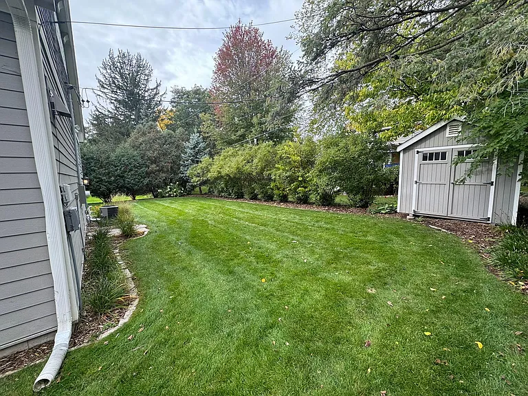 112 Oakwood Rd — Photo 7
