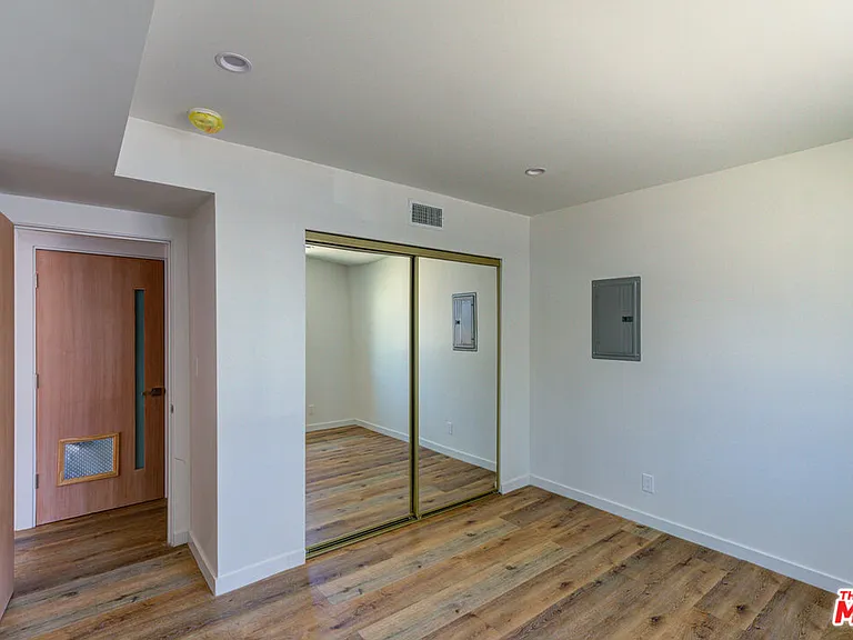 11906 Rochester Ave — Photo 8