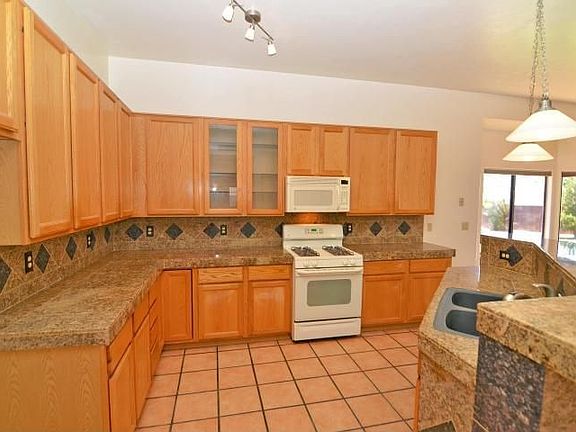 3rd image of 2916 W Placita Montessa
