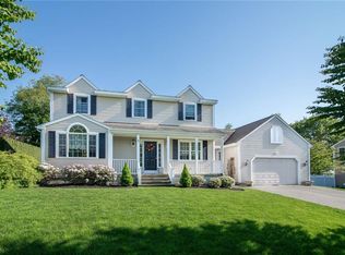 5 Francesca Ln, Bristol, RI 02809