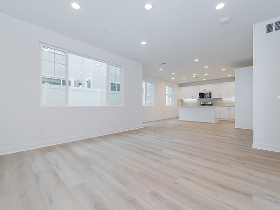 5th image of 4268 S Crisanta Privado