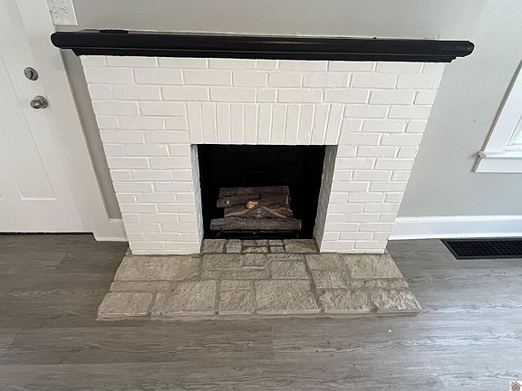 5th image of 2807 Clark St